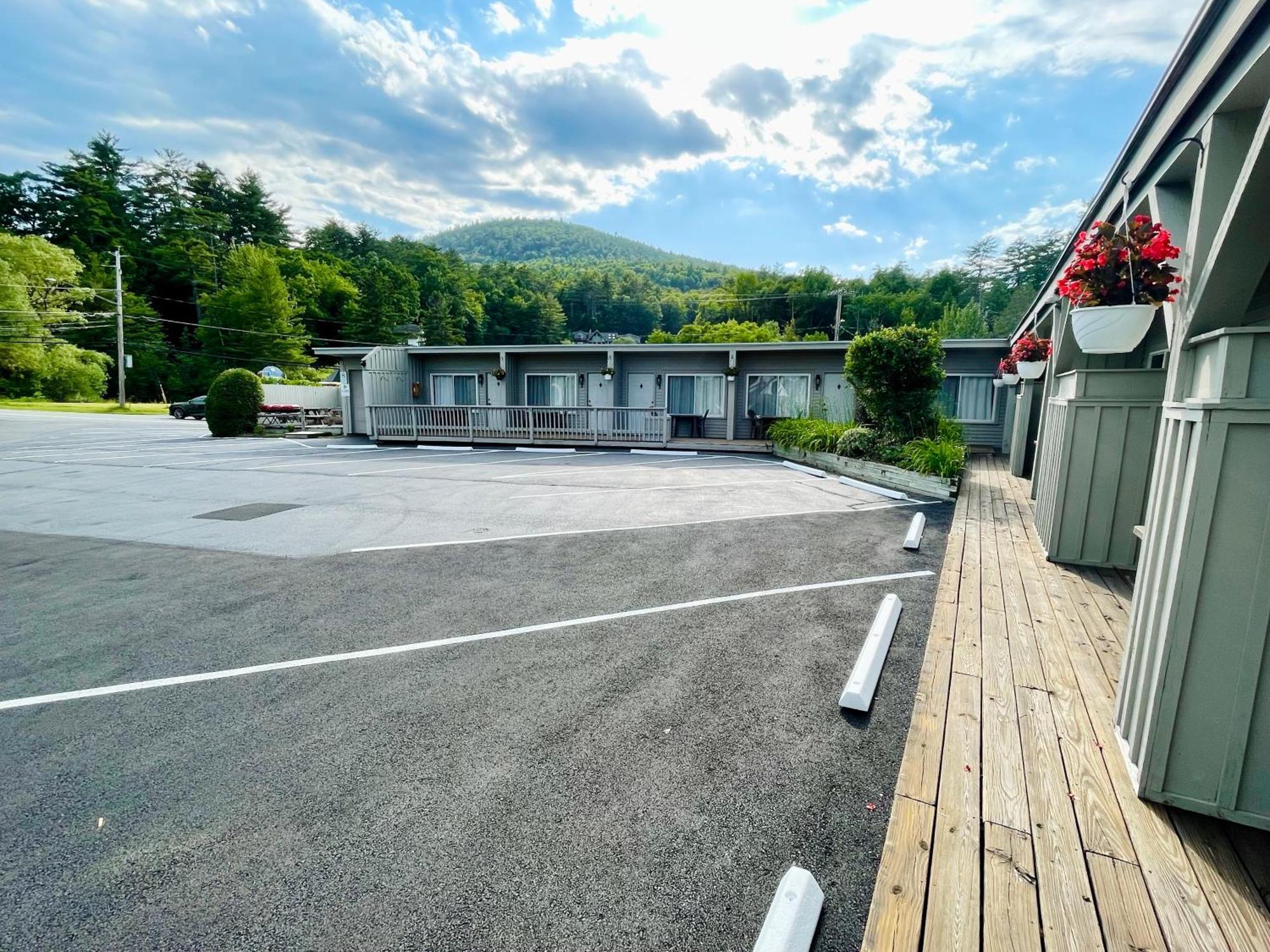 Waters Edge Lodge Lake George Buitenkant foto