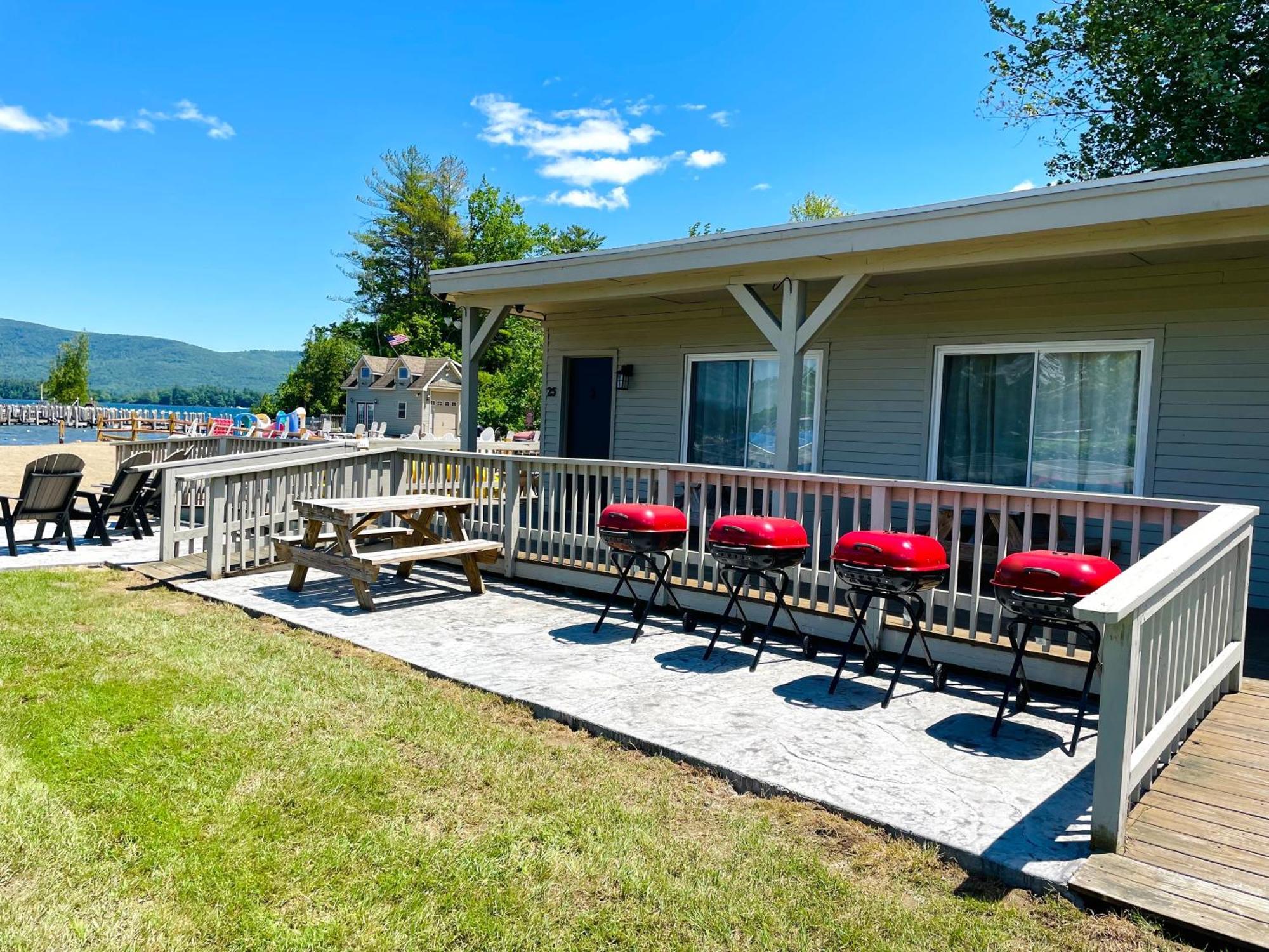 Waters Edge Lodge Lake George Buitenkant foto