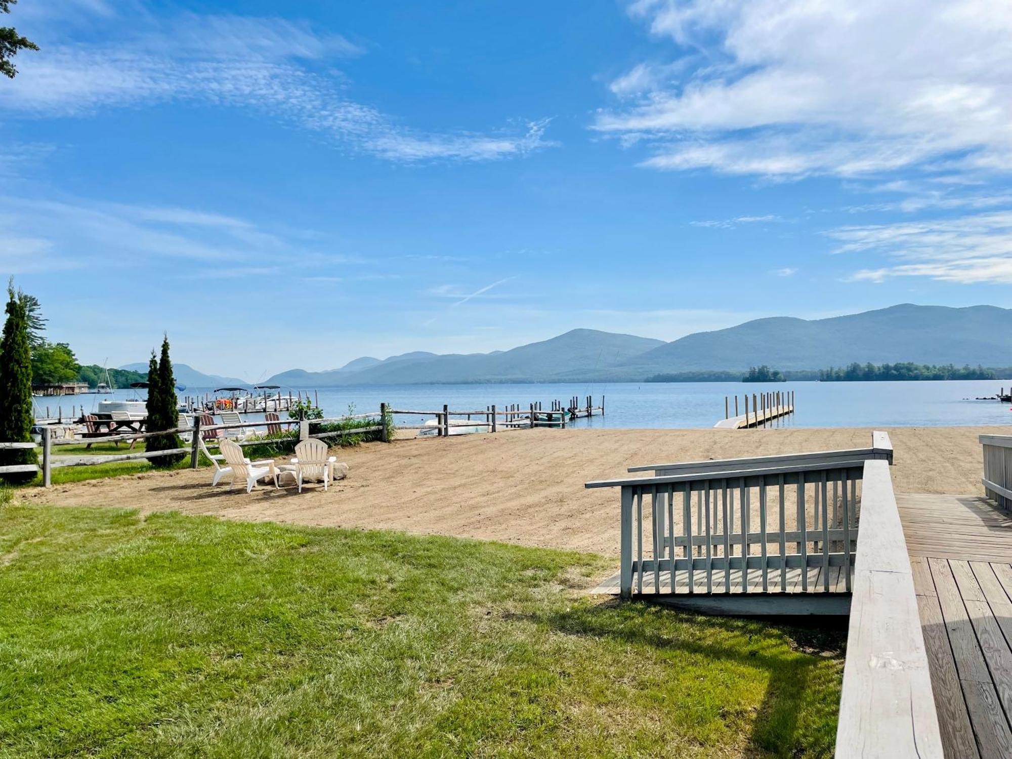 Waters Edge Lodge Lake George Buitenkant foto