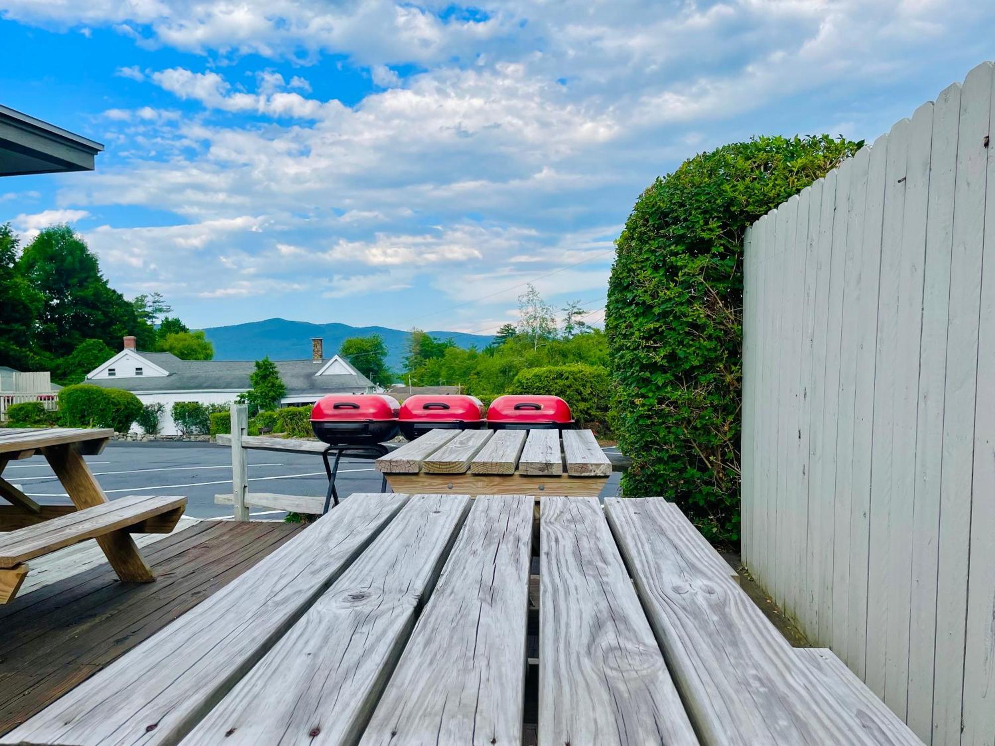 Waters Edge Lodge Lake George Buitenkant foto