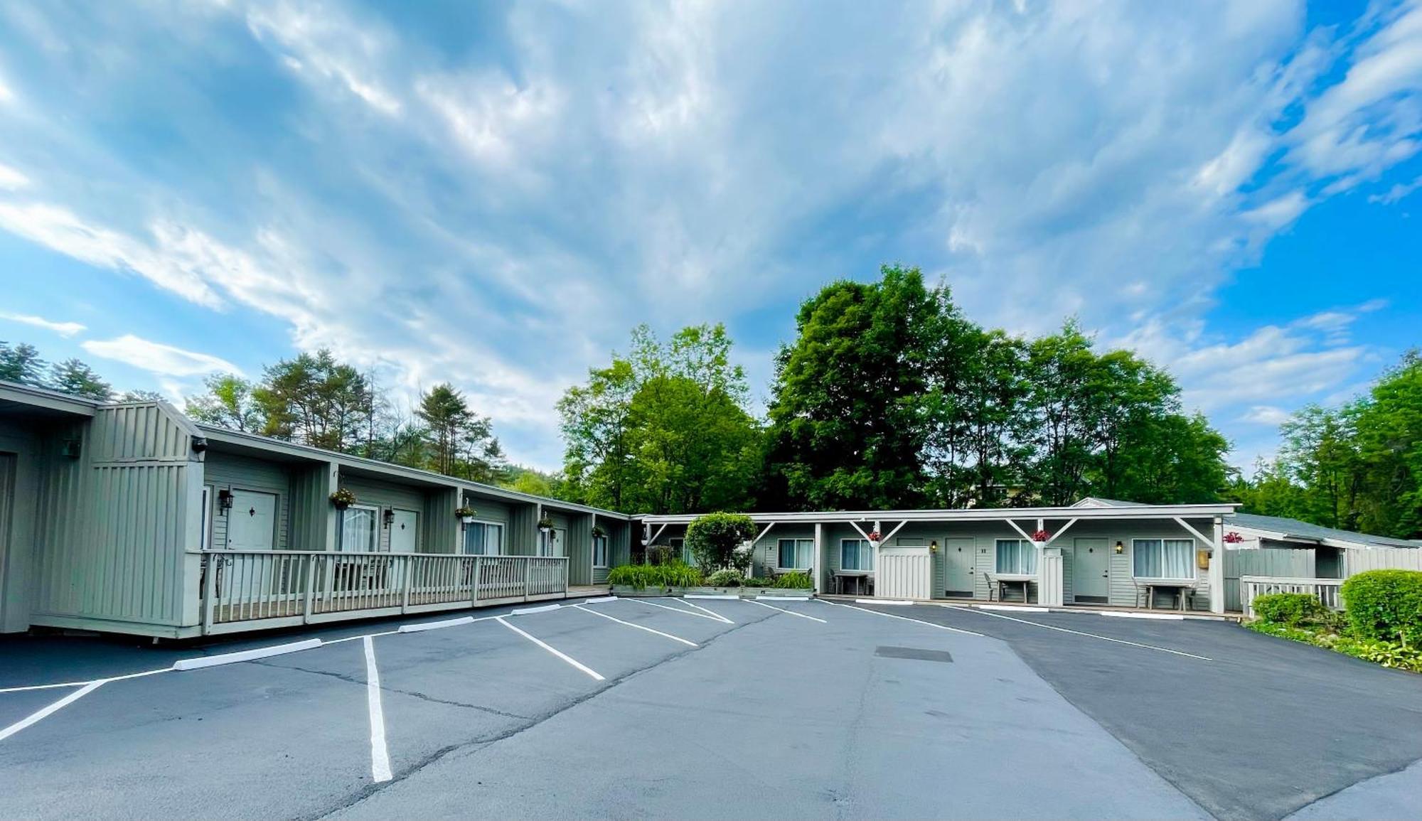 Waters Edge Lodge Lake George Buitenkant foto