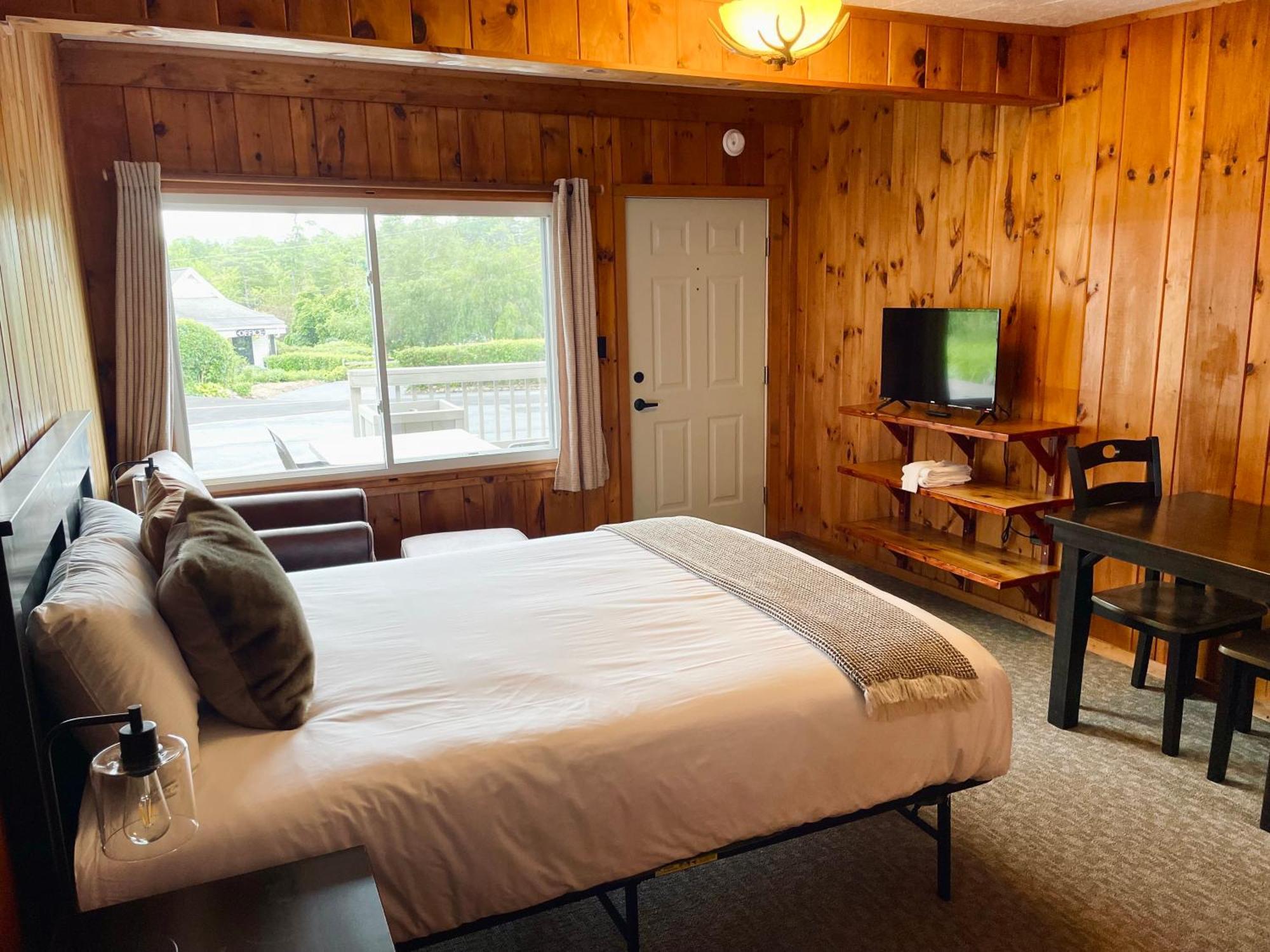 Waters Edge Lodge Lake George Buitenkant foto