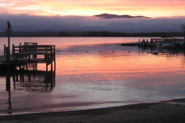 Waters Edge Lodge Lake George Buitenkant foto